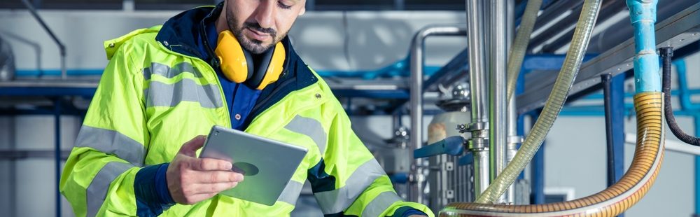 Industrial,Factory,Worker,,Engineer,Staff,Working,In,Food,And,Drinks