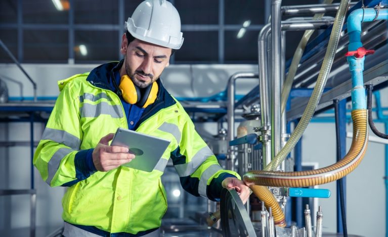 Industrial,Factory,Worker,,Engineer,Staff,Working,In,Food,And,Drinks
